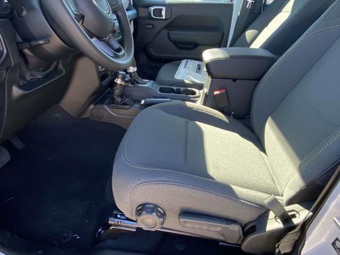 New 2026 Jeep Gladiator Sport image 36