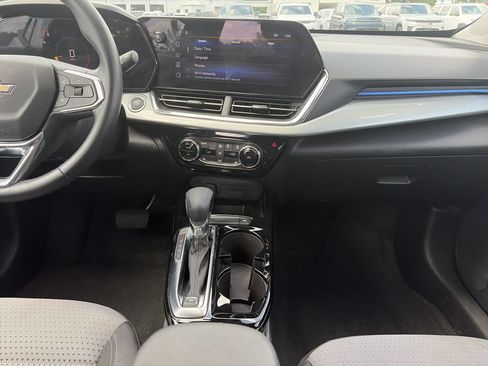 Used 2025 Chevrolet Trax LT w/ Driver Confidence Package FWD image 15