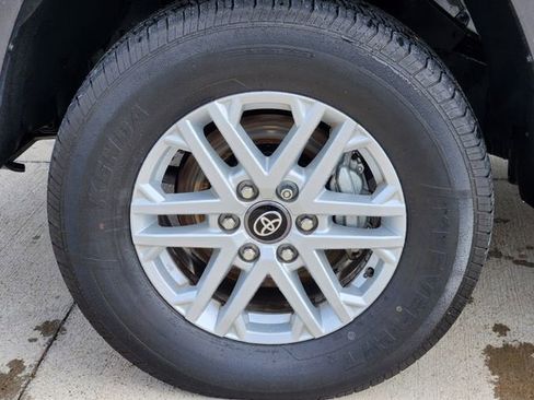 Used 2025 Toyota Tundra SR5 w/ SR5 Convenience Package AWD/4WD image 9