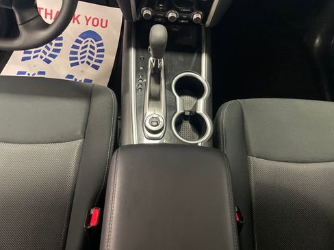 Used 2020 Nissan Pathfinder S image 22