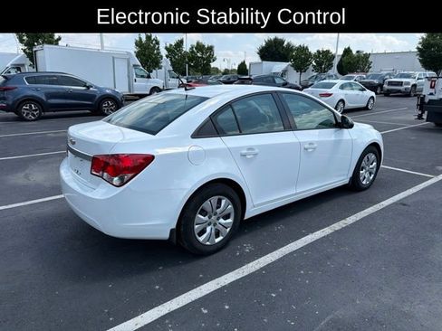 Used 2013 Chevrolet Cruze LS FWD image 3