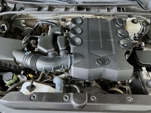 Used 2019 Toyota 4Runner SR5 AWD/4WD image 30