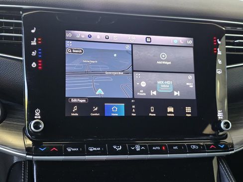 Used 2024 Jeep Wagoneer L Series II RWD image 23
