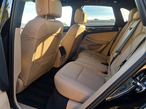 Used 2025 Porsche Macan image 31