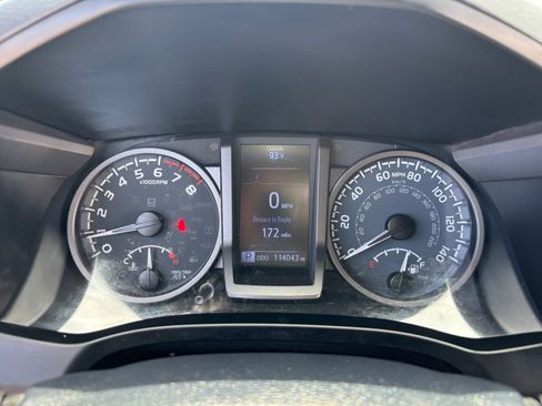 Used 2020 Toyota Tacoma TRD Off-Road w/ Technology Package AWD/4WD image 9