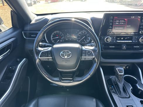 Used 2021 Toyota Highlander XSE image 24