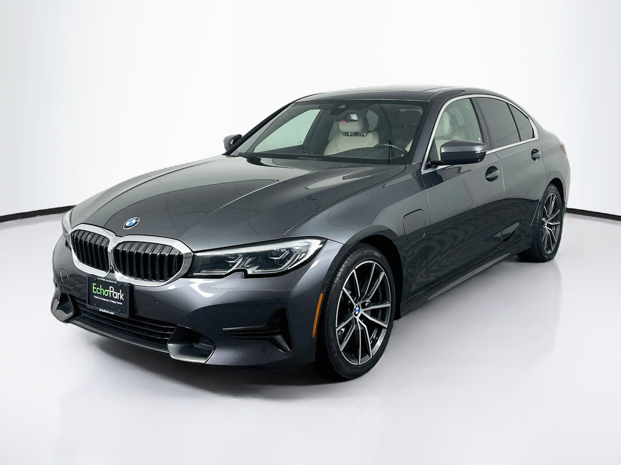Used 2021 BMW 330e w/ Executive Package RWD image 3