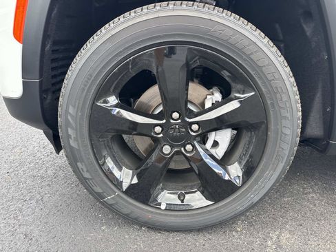 New 2025 Jeep Grand Cherokee Altitude RWD image 3