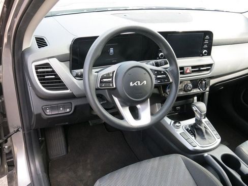 Used 2024 Kia Seltos LX AWD/4WD image 11