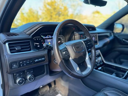 Used 2021 GMC Yukon Denali w/ Denali Premium Package image 13