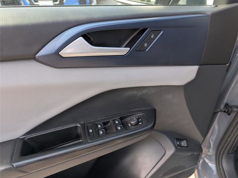 Used 2023 Volkswagen Taos SE image 21