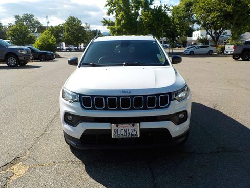Used 2024 Jeep Compass Latitude image 4