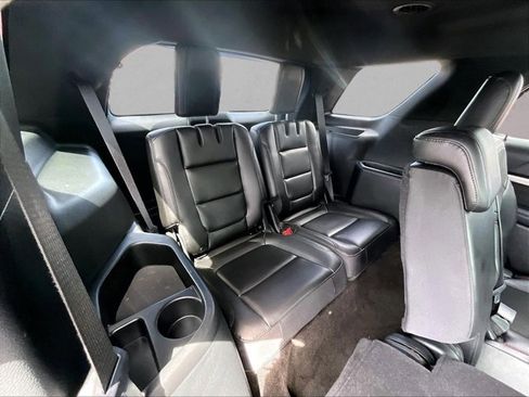 Used 2018 Ford Explorer XLT w/ Equipment Group 202A image 27