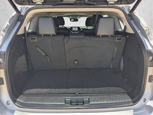 Used 2023 Toyota Highlander XLE FWD image 6