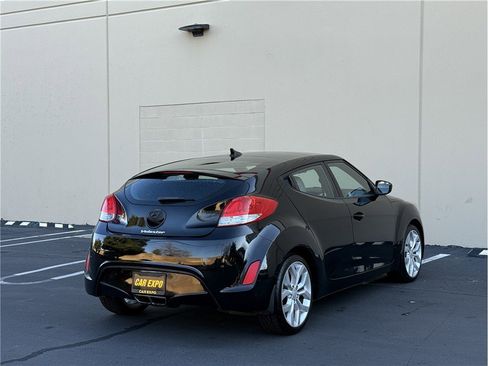 Used 2013 Hyundai Veloster w/ Style Pkg image 4