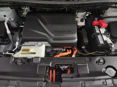 Used 2025 Nissan Leaf S FWD image 32