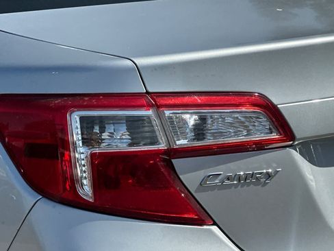 Used 2014 Toyota Camry LE FWD image 31