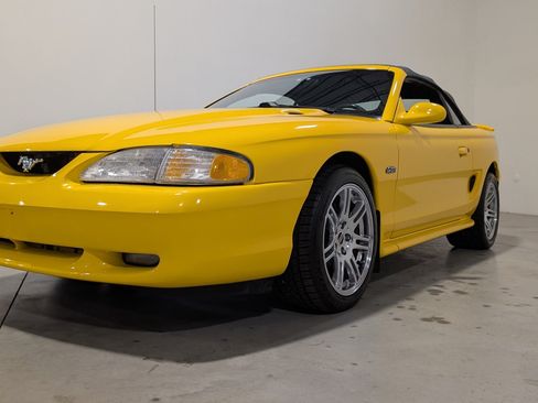 Used 1998 Ford Mustang GT RWD image 4