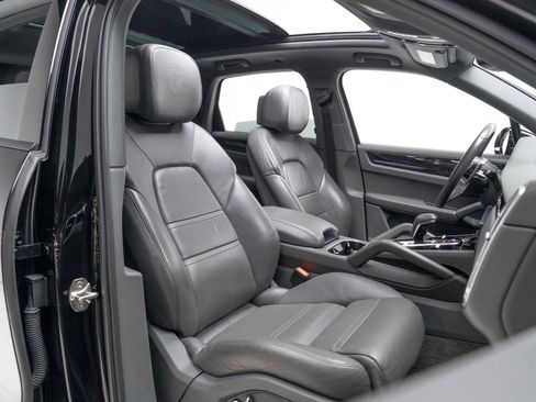 Used 2020 Porsche Cayenne AWD/4WD image 54