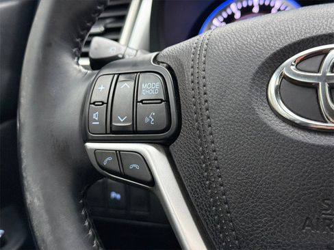 Used 2018 Toyota Highlander Limited image 25