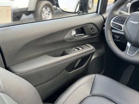 New 2026 Chrysler Pacifica Limited w/ S Appearance Package image 20