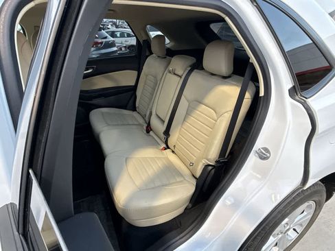 Used 2022 Ford Edge SE w/ Cargo Accessory Package image 12