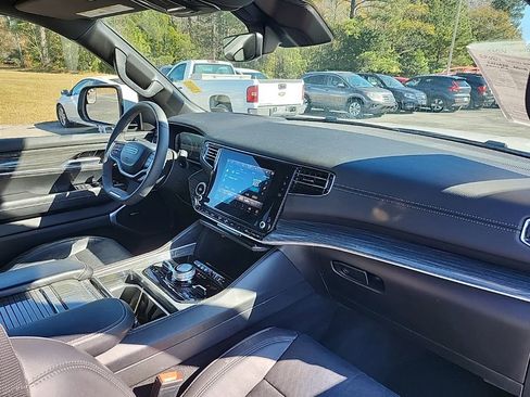 Used 2022 Jeep Wagoneer Series III image 5