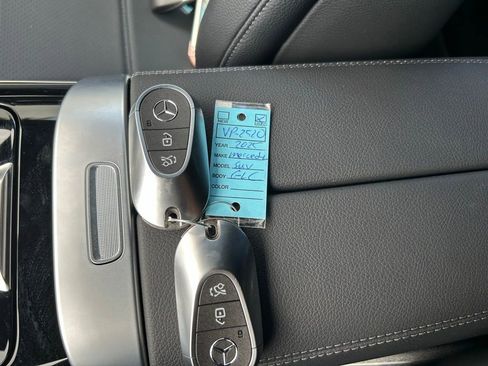Used 2025 Mercedes-Benz GLC 300 4MATIC image 45