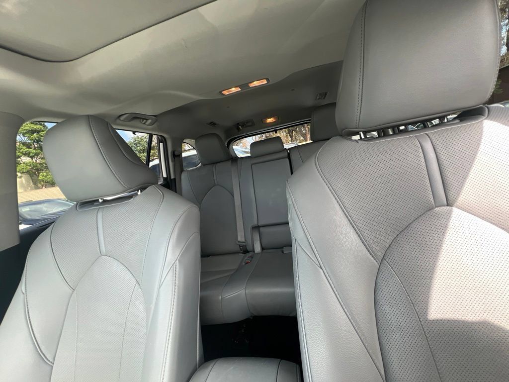Used 2021 Toyota Highlander Limited FWD image 18