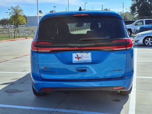New 2026 Chrysler Pacifica Limited w/ S Appearance Package FWD image 6