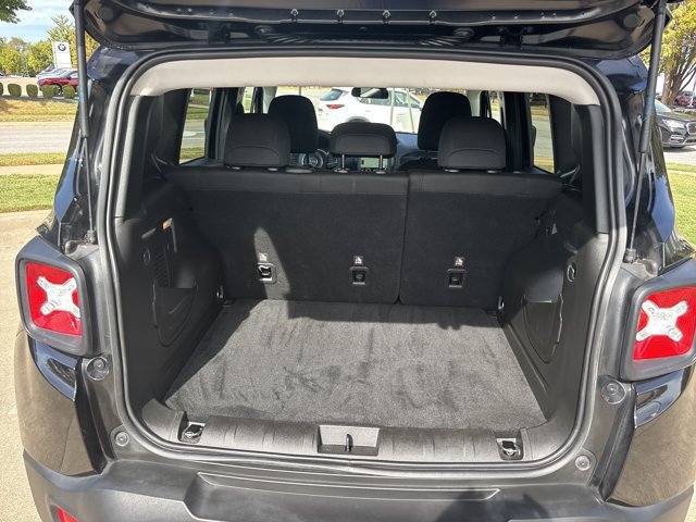 Used 2022 Jeep Renegade Latitude AWD/4WD image 8