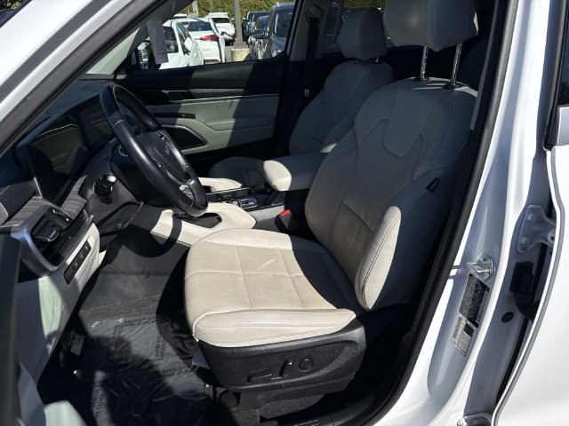 Used 2024 Kia Telluride EX w/ EX Captain's Chair Package AWD/4WD image 14