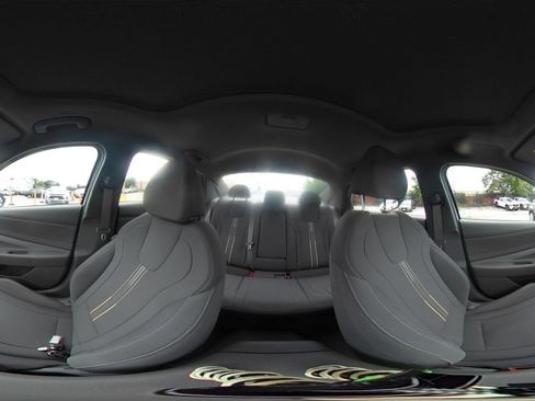 Used 2025 Hyundai Elantra SEL FWD image 39