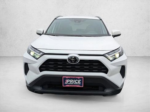Used 2025 Toyota RAV4 XLE image 2