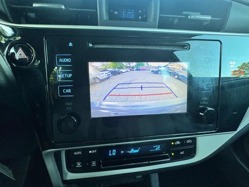 Used 2018 Toyota Corolla LE FWD image 16