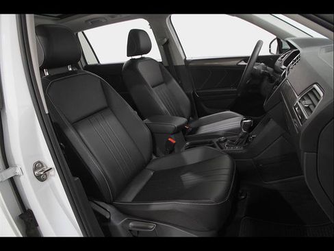 Certified 2024 Volkswagen Tiguan SE AWD/4WD image 15