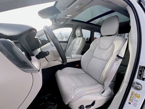 Certified 2022 Volvo XC60 B6 Inscription w/ Advanced Package image 13