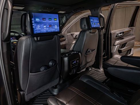 Used 2025 Chevrolet Suburban High Country AWD/4WD image 22