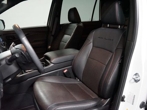 Used 2024 Honda Passport Black Edition image 6