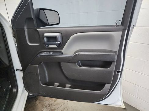 Used 2018 Chevrolet Silverado 1500 Custom w/ Custom Value Package AWD/4WD image 30