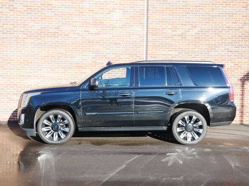 Used 2020 Cadillac Escalade Platinum image 2