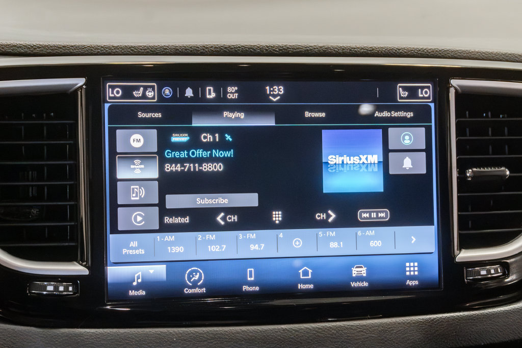 Used 2023 Chrysler Pacifica Touring-L FWD image 17