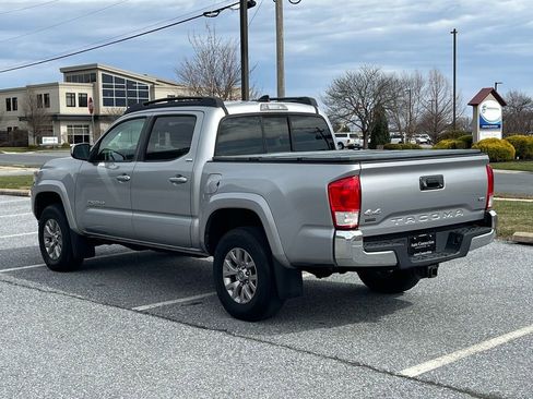 Used 2016 Toyota Tacoma SR5 w/ SR5 Appearance Package (SN) image 6