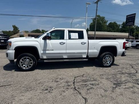Used 2018 GMC Sierra 2500 Denali w/ Duramax Plus Package AWD/4WD image 23