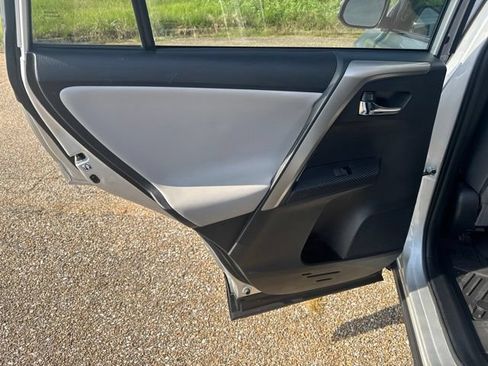 Used 2015 Toyota RAV4 Limited w/ Technology Package FWD image 10