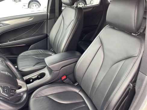 Used 2017 Lincoln MKC Select w/ Select Plus Package image 12