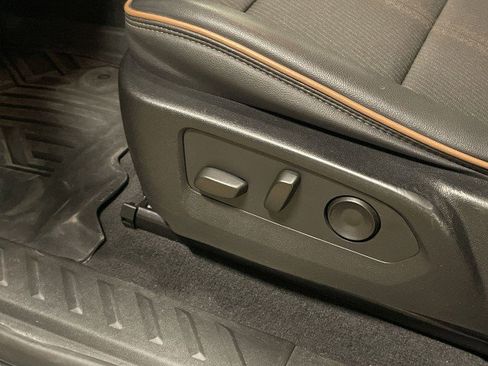 Used 2024 GMC Canyon AT4 w/ Technology Package image 13