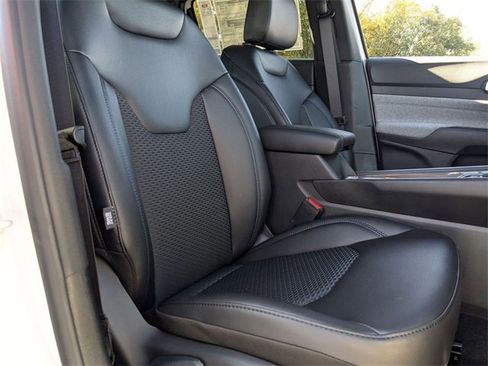 New 2026 Jeep Compass Latitude image 35