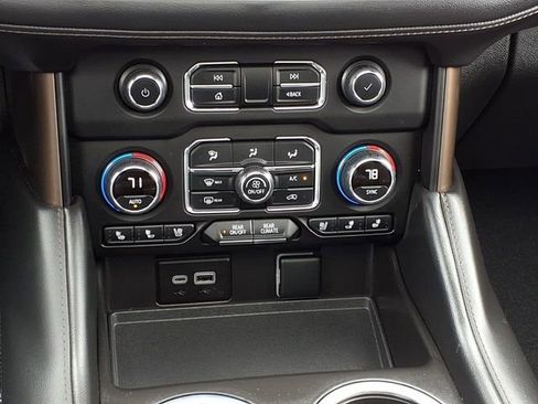 Used 2024 Chevrolet Tahoe High Country AWD/4WD image 15