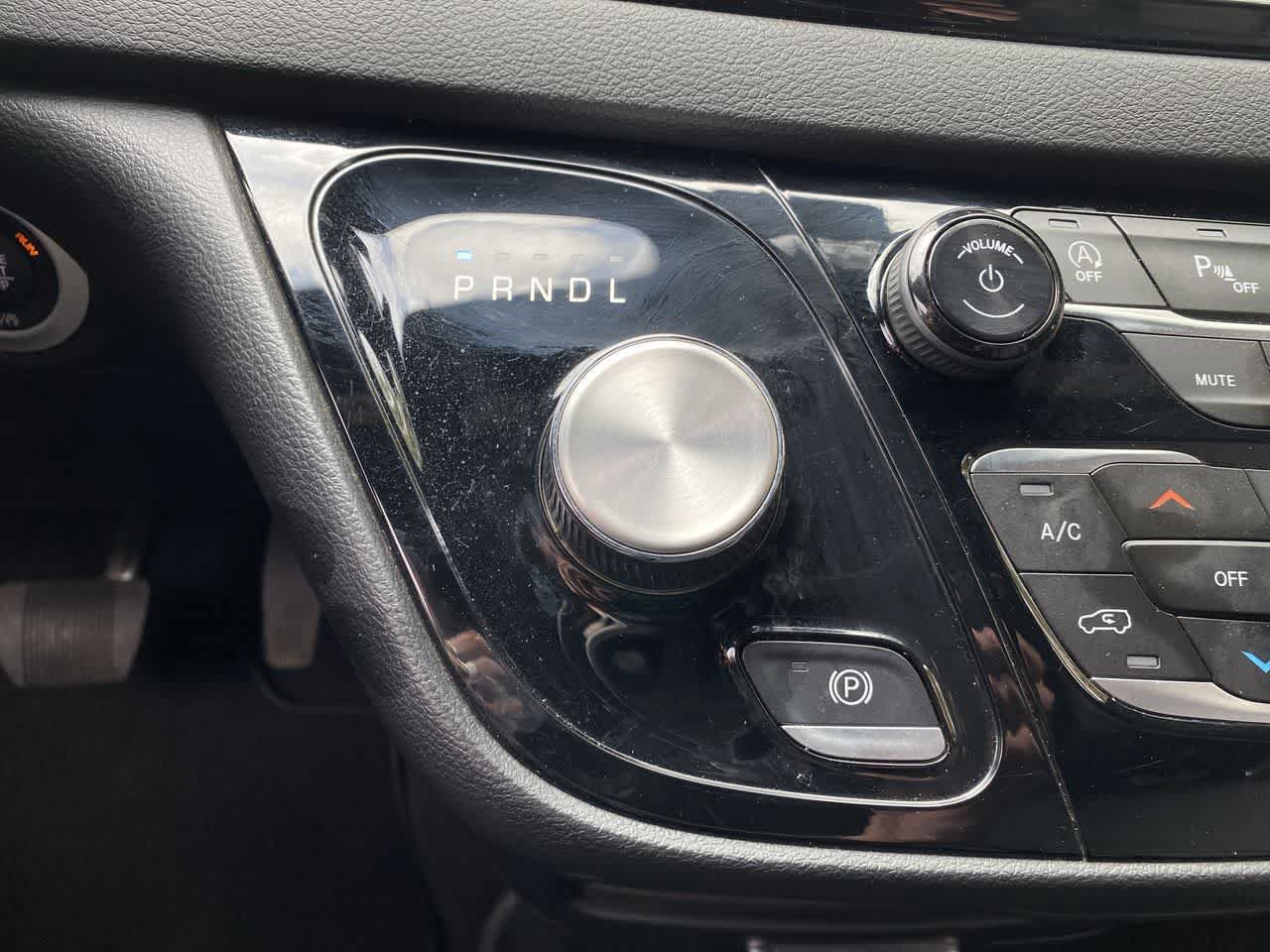Used 2025 Chrysler Pacifica Select FWD image 24